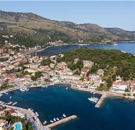 7 bedroom seaside villa with pool, Kassiopi, sleeps 13